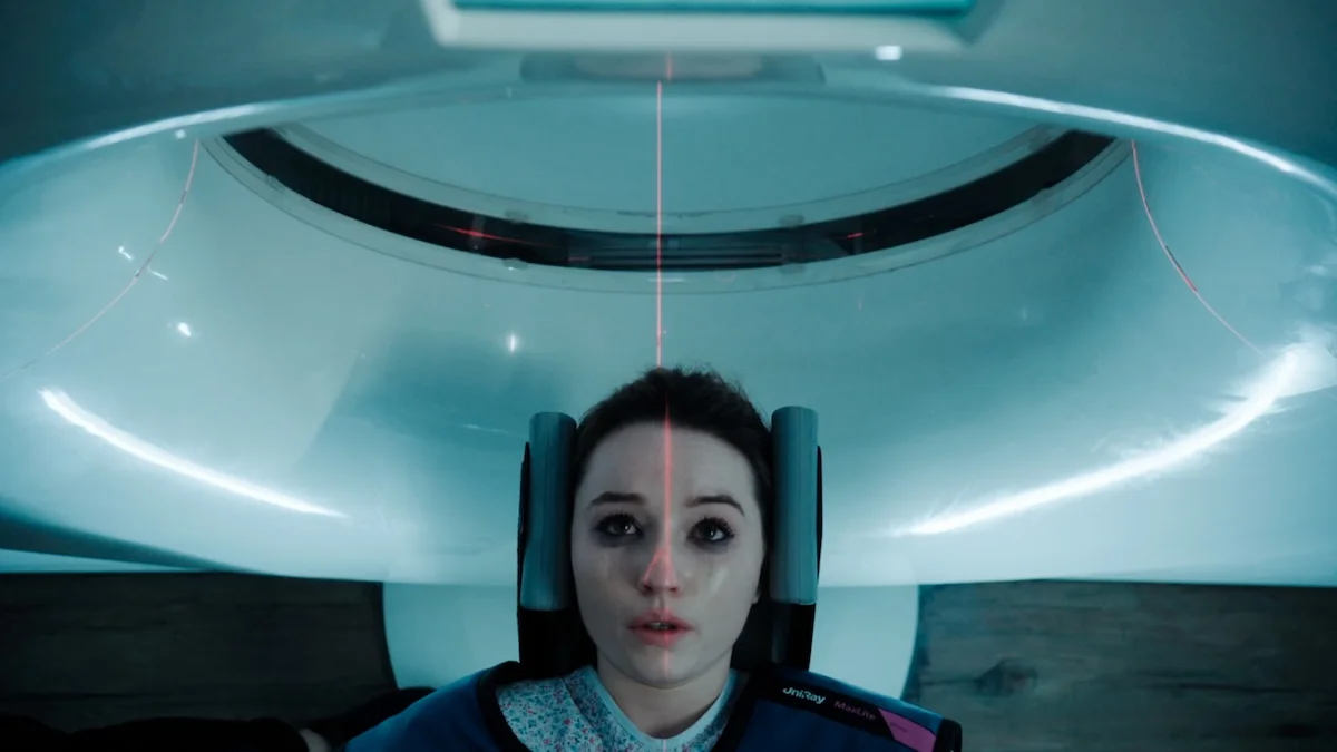 apple-cider-vinegar-kaitlyn-dever-netflix-2