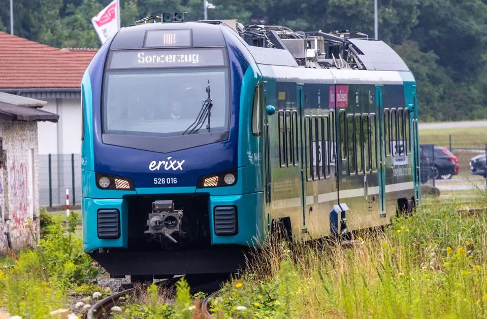 Battery-powered train travels to ODEG workshop