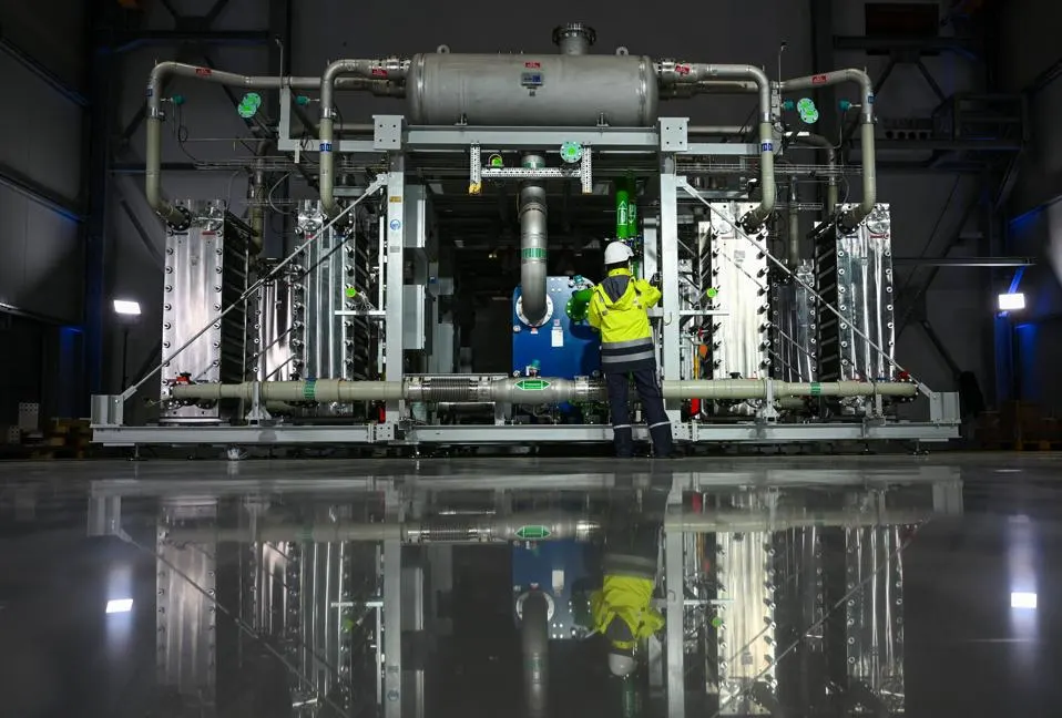 GERMANY-industry-RENEWABLE-HYDROGEN