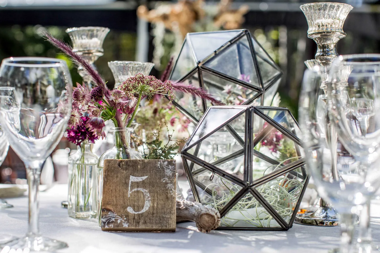 tahoe-wedding-with-geometric-terrariums-and-purple-wildflowers
