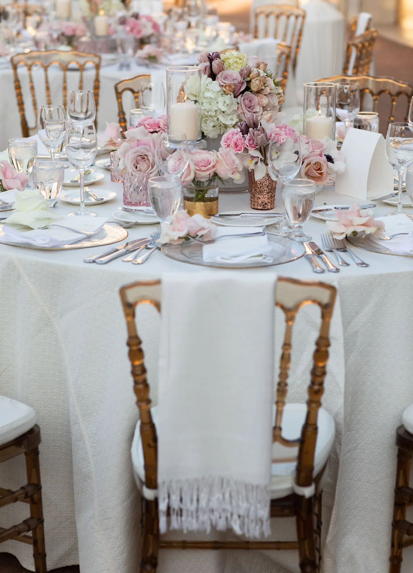 real wedding photo outdoor wedding at riviera country club pacific palisades pashmina on back of wedding reception chair
