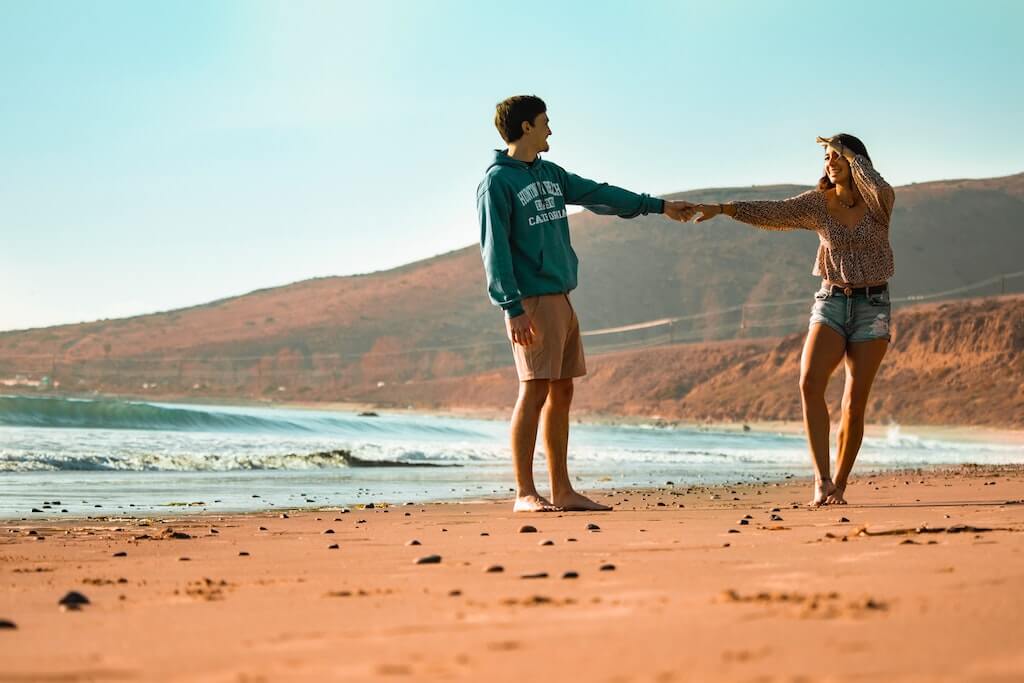 Things to Do in Malibu, Couple