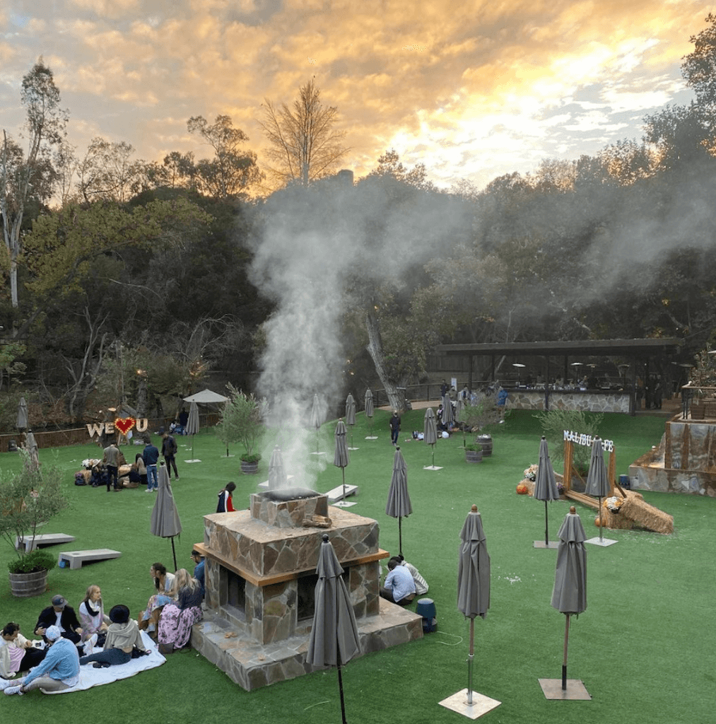 The Malibu Cafe, Lawn
