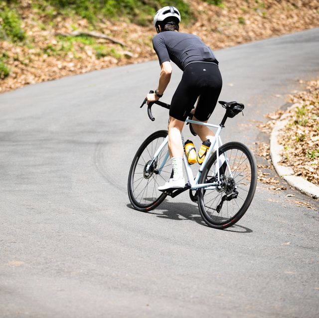 cyclist climbing efforts