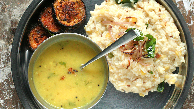 Khichdi, Gatte Ki Kadhi with Begun Bhaja