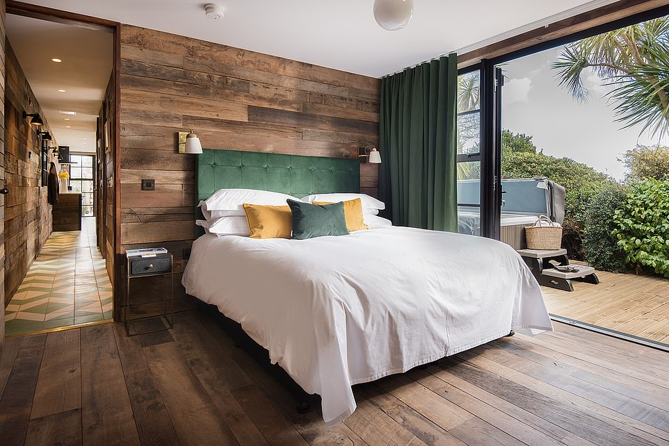 Vicki says in the self-contained Landlubber suite at Merchants Manor, one of two self-catering, timber-framed ¿luxury rustic residences¿ built in 2018, which have full access to the hotel