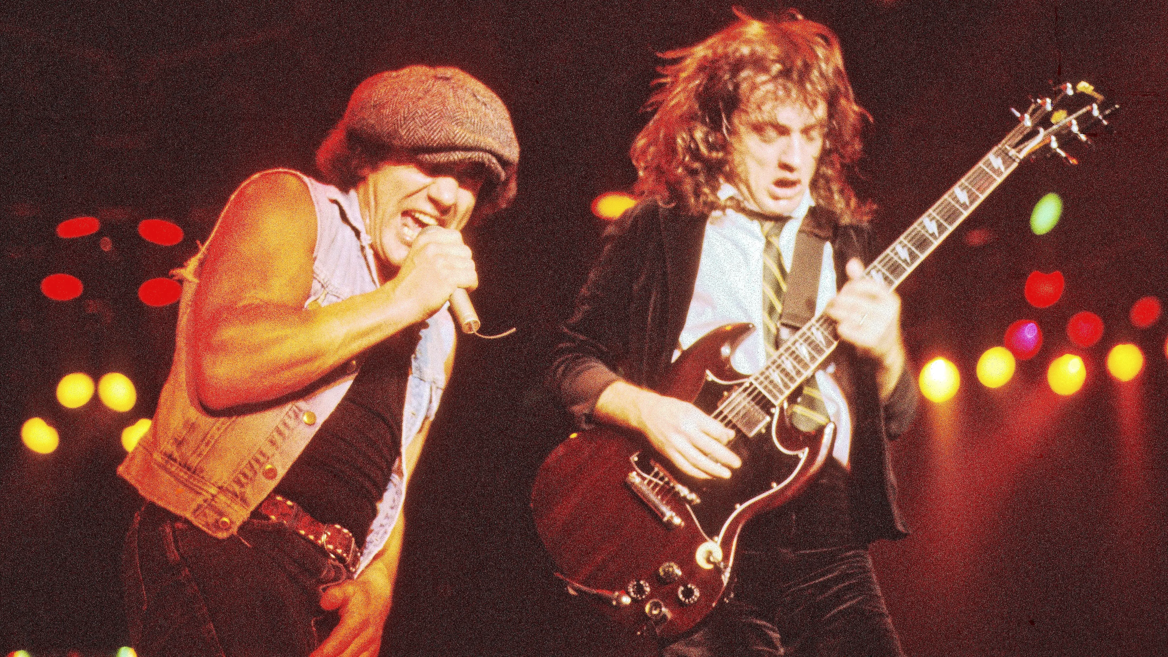 Hardrockmusik und Chirurgie: Brian Johnson (links) und Angus Young bei einem AC/DC-Konzert in Würzburg im Jahr 1988.